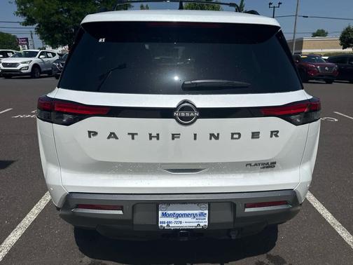 Everest White Pearl Tricoat 2026 Nissan Pathfinder Platinum