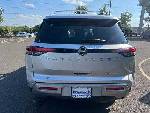 2025 Nissan Pathfinder SL 4WD