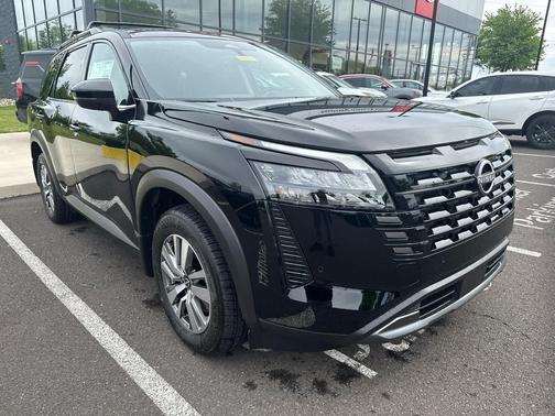 Super Black 2026 Nissan Pathfinder SL