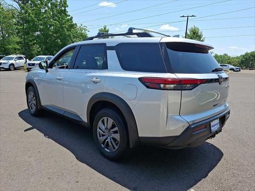 2024 Nissan Pathfinder SV 4WD