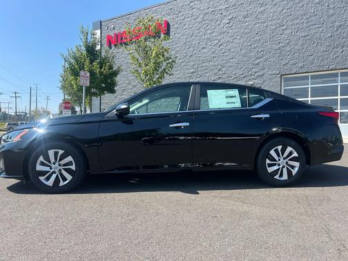 2025 Nissan Altima S FWD