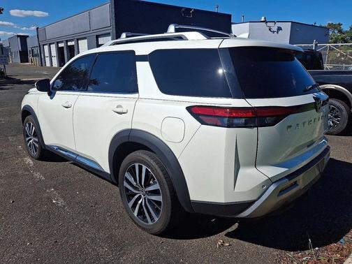 2023 Nissan Pathfinder Platinum 4WD