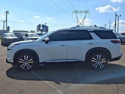 2023 Nissan Pathfinder Platinum 4WD