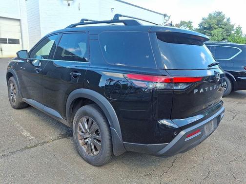 2022 Nissan Pathfinder SV 4WD