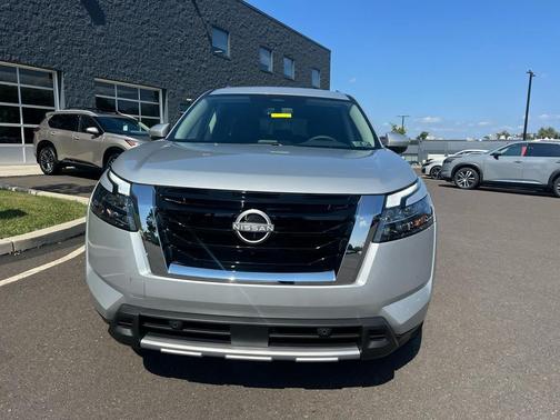 2025 Nissan Pathfinder SL 4WD