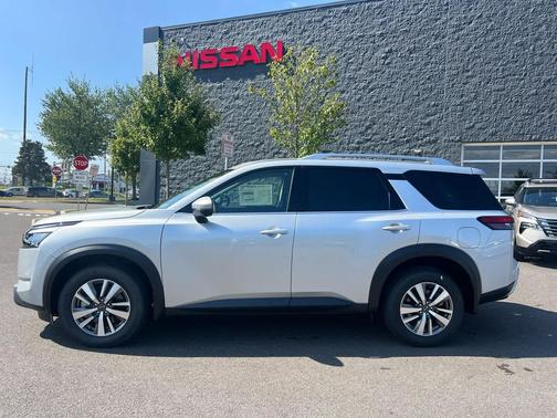 2025 Nissan Pathfinder SL 4WD
