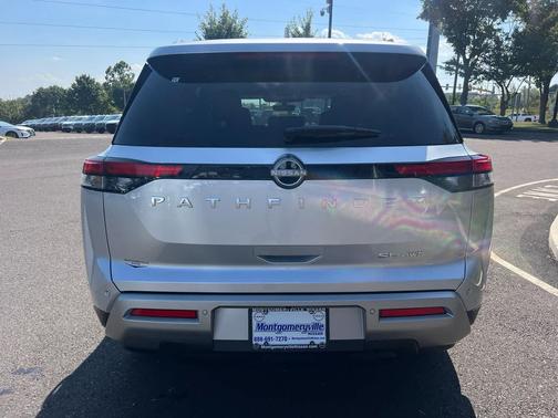 2025 Nissan Pathfinder SL 4WD