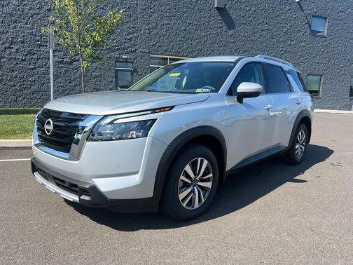 2025 Nissan Pathfinder SL 4WD