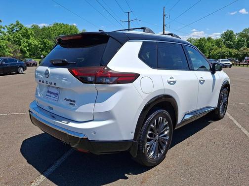 Everest White Pearl/Super Black 2025 Nissan Rogue Platinum