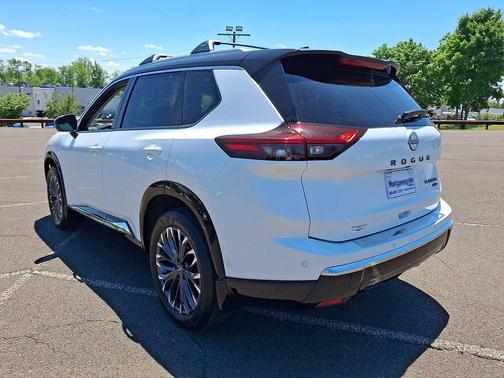 Everest White Pearl/Super Black 2025 Nissan Rogue Platinum