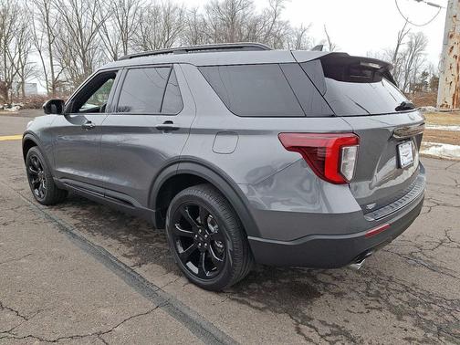 2022 Ford Explorer ST-Line