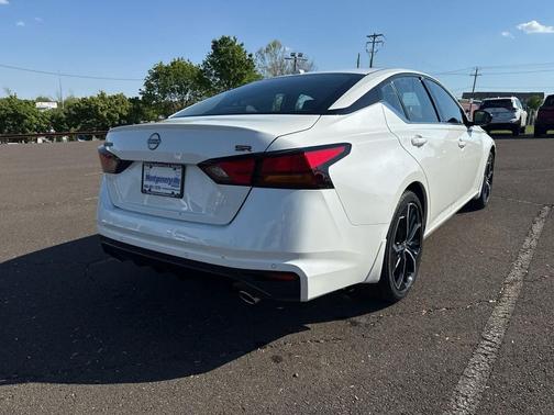 Pearl White Tricoat 2025 Nissan Altima SR FWD