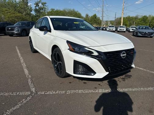 Pearl White Tricoat 2025 Nissan Altima SR FWD