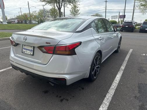 Brilliant Silver Metallic 2025 Nissan Altima SR FWD