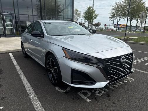 Brilliant Silver Metallic 2025 Nissan Altima SR FWD