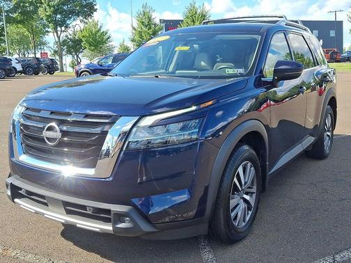 2022 Nissan Pathfinder SL 4WD