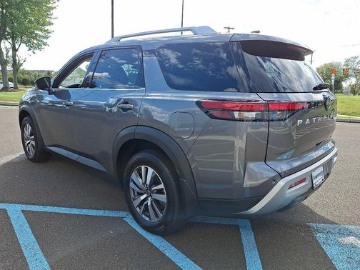 2022 Nissan Pathfinder SL 4WD