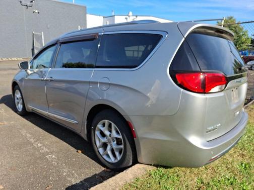 2018 Chrysler Pacifica Touring-L