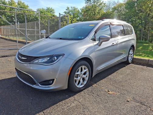 2018 Chrysler Pacifica Touring-L