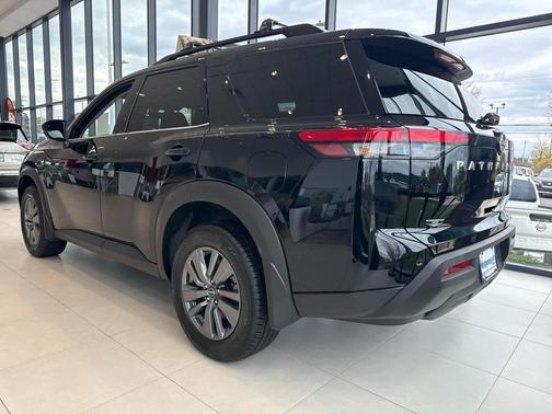 2025 Nissan Pathfinder SV 4WD