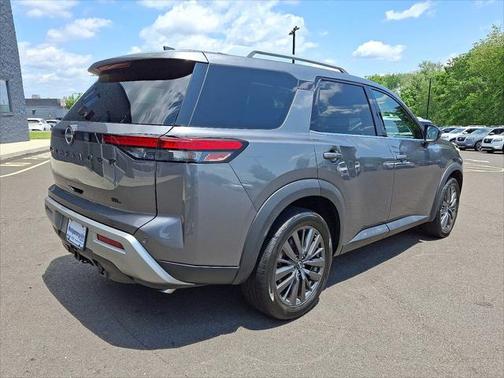 2022 Nissan Pathfinder SL 2WD