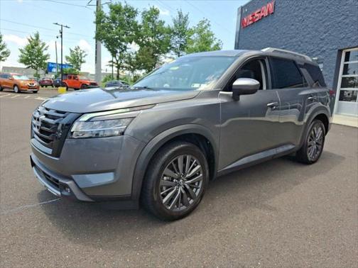 2022 Nissan Pathfinder SL 2WD