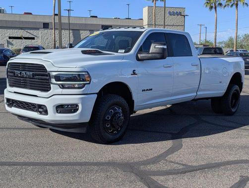 2024 RAM 3500 Laramie Crew Cab 4x4 8' Box