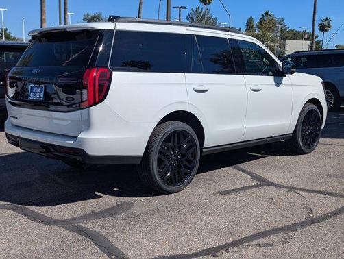 Star White Metallic Tri-Coat 2026 Ford Expedition Platinum