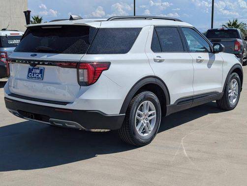 Star White Metallic Tri-Coat 2026 Ford Explorer Active