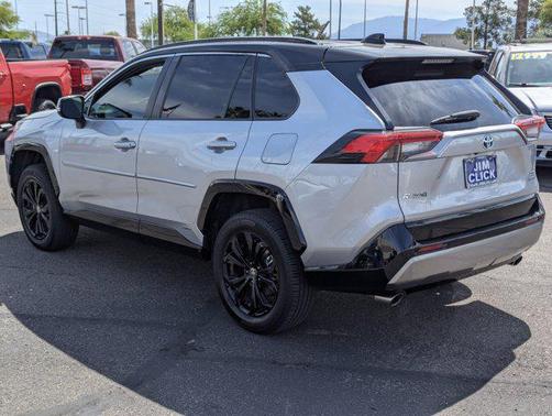 2022 Toyota RAV4 Hybrid SE