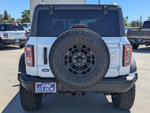 Oxford White 2026 Ford Bronco Badlands
