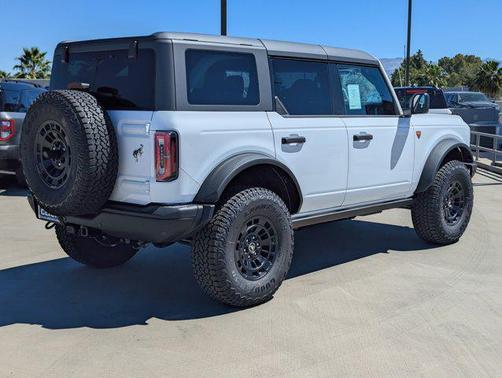 Oxford White 2026 Ford Bronco Badlands