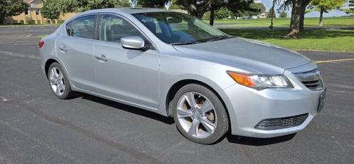 Silver Moon 2014 Acura ILX 4dr Sdn 2.0L
