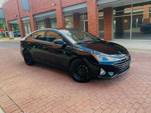 2019 Hyundai ELANTRA SE