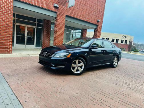2013 Volkswagen Passat 2.0 TDI SE w/ Sunroof