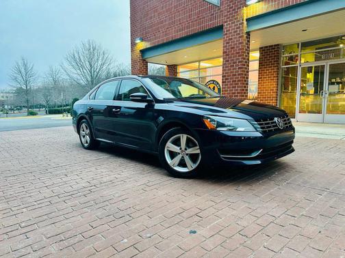 2013 Volkswagen Passat 2.0 TDI SE w/ Sunroof