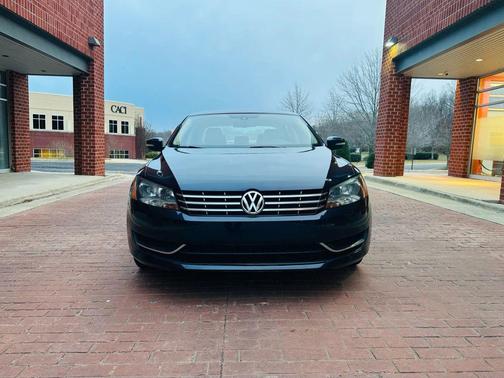 2013 Volkswagen Passat 2.0 TDI SE w/ Sunroof