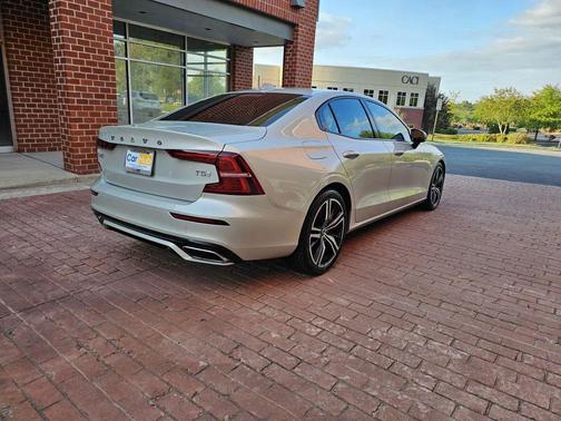 2019 Volvo S60 T5 R-Design