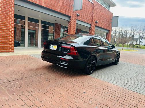 2023 Volvo S60 B5 Ultimate Black Edition