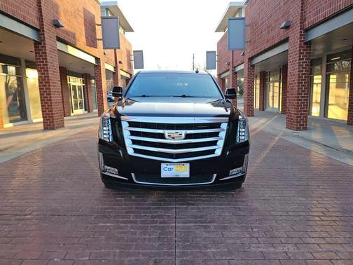 2017 Cadillac Escalade Luxury