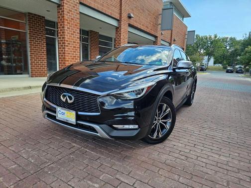 2017 INFINITI QX30 Premium