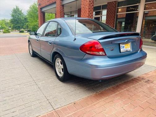 2005 Ford Taurus SE