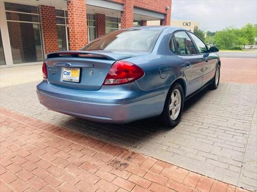 2005 Ford Taurus SE