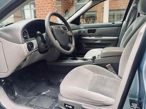 2005 Ford Taurus SE