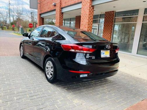 2018 Hyundai ELANTRA SE