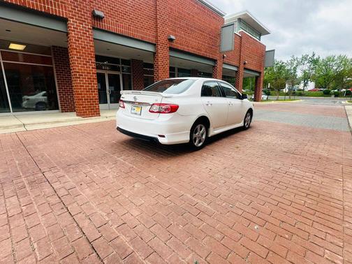 Super White 2013 Toyota Corolla S