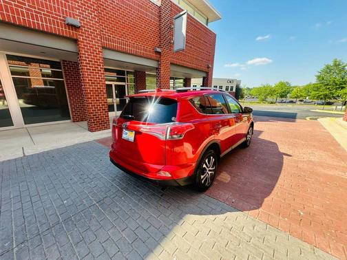 Barcelona Red Metallic 2016 Toyota RAV4 LE