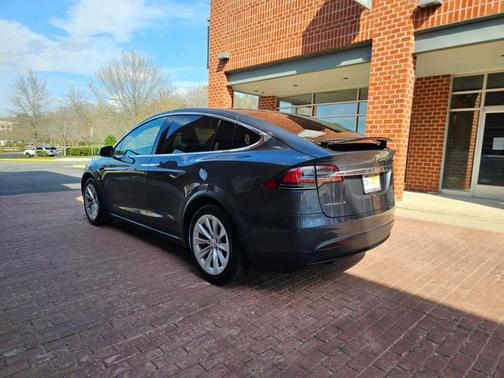 Gray 2019 Tesla Model X 75D