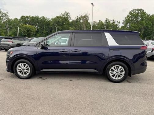 2023 Kia Carnival LX