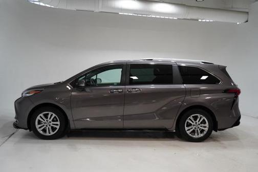 2022 Toyota Sienna Platinum